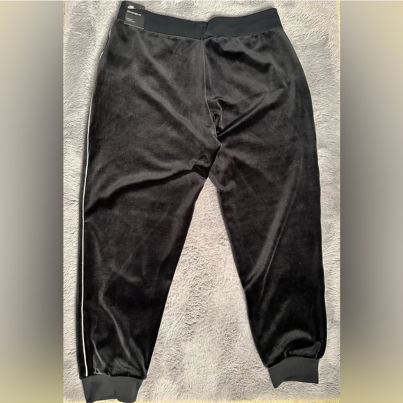NWT Women's Nike Velour Joggers - Picture 9 of 9